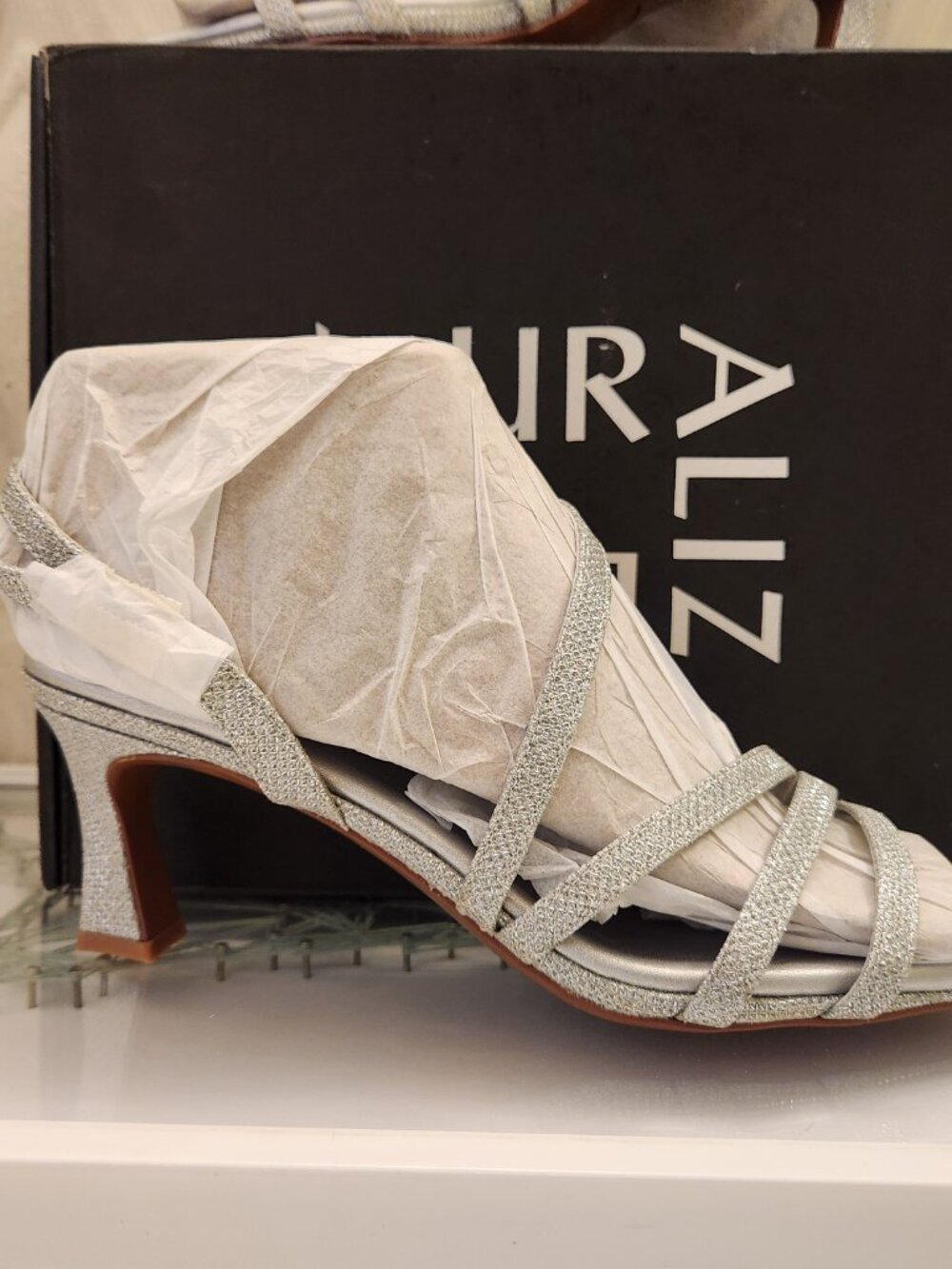 Naturalizer "Galaxy" Silver Sparkle Heeled Sandals. NIB. Size 10 Wide
